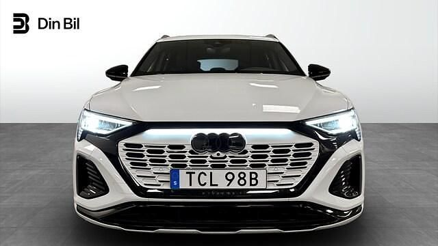 Begagnad Audi Q8 e-tron S-Line 300 kW (408 HK) 2023 Vit SUV
