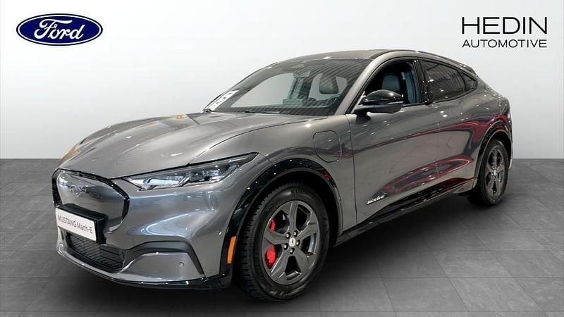 Begagnad 2021 Ford Mustang Mach-E SUV | 399 900 kr (Dyr) - Bild 1/4