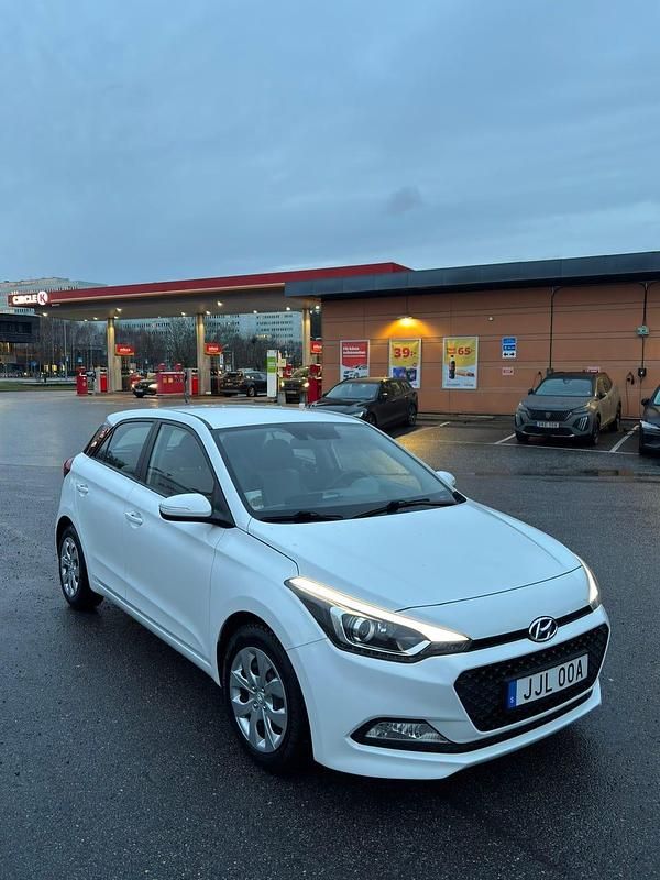 Begagnad Hyundai i20 84 HK (61 kW) 2016