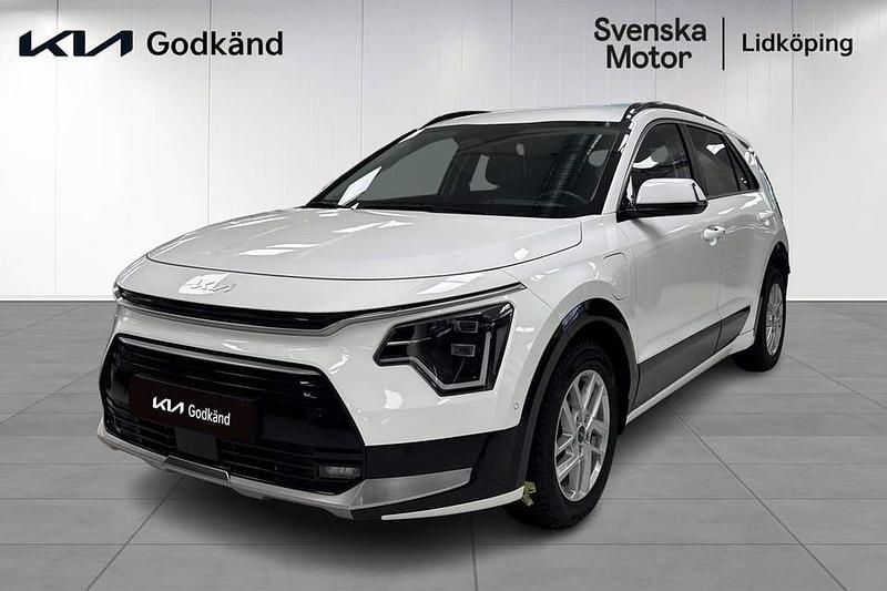 Vit Begagnad 2023 Kia Niro Advance SUV | 359 200 kr (Marknadspris) - Bild 1/4