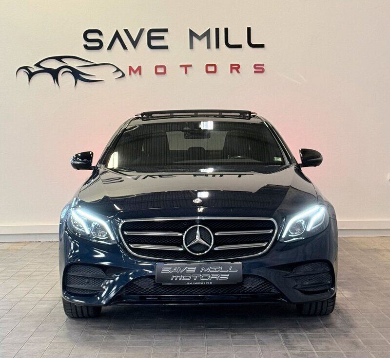 Mörkblå (blå) Begagnad 2017 Mercedes E220 AMG line Sedan | 269 000 kr (Lite dyr) - Bild 1/4