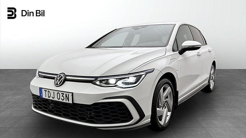 Vit Begagnad 2023 VW Golf VIII GTE Kombi | 419 900 kr - Bild 1/4