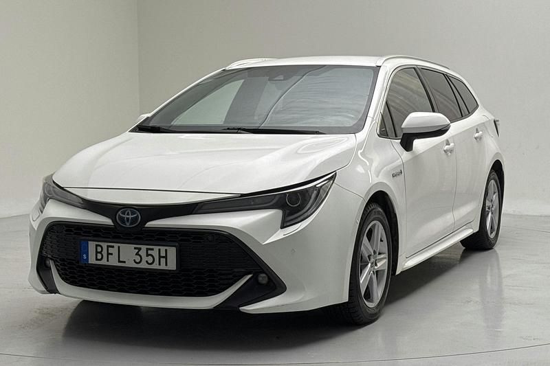 Vit Begagnad 2021 Toyota Corolla Kombi | 227 000 kr (Marknadspris) - Bild 1/4