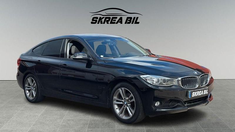 Svart Begagnad 2014 BMW 320 Gran Turismo Sport Line Halvkombi | 149 900 kr (Marknadspris) - Bild 1/4
