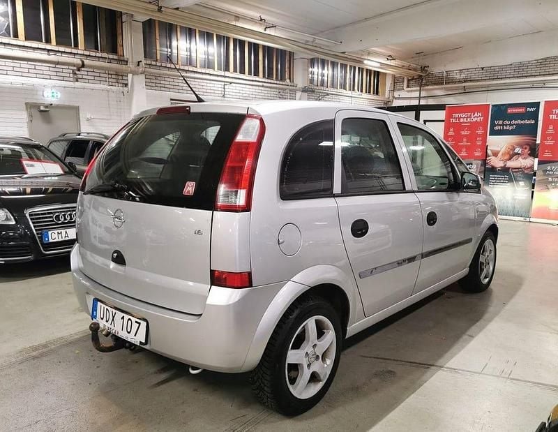 Begagnad Opel Meriva 101 HK (74 kW) 2003 Grå Minibuss
