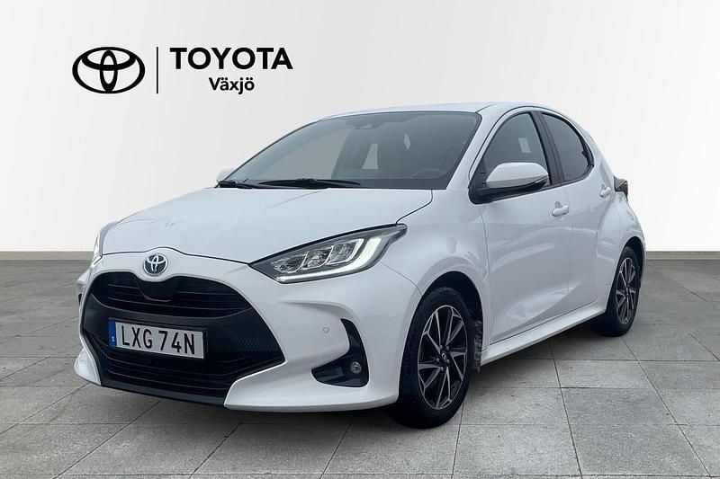 Begagnad Toyota Yaris Hybrid Active 117 HK (86 kW) 2022 Vit Halvkombi