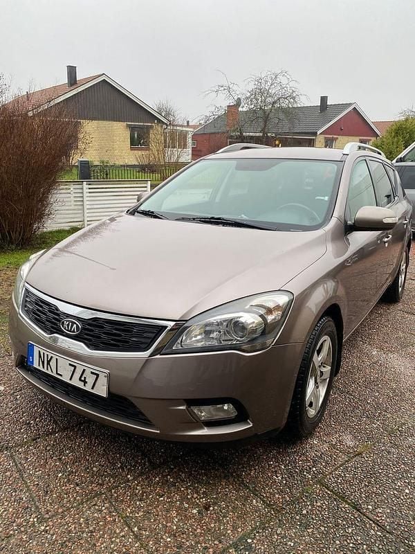 Begagnad 2010 Kia Ceed Halvkombi | 32 000 kr (Marknadspris) - Bild 1/4