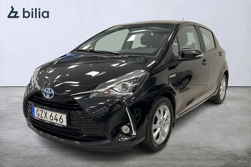 Svart Begagnad 2018 Toyota Yaris Hybrid Edition Halvkombi | 157 500 kr (Marknadspris) - Bild 1/3