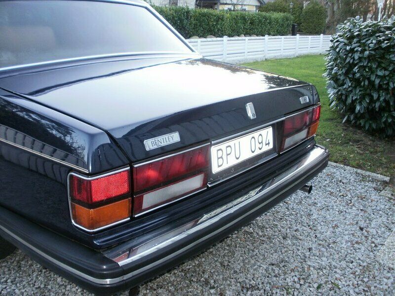 Begagnad Bentley Eight 218 HK (160 kW) 1986 Mörkblå Sedan