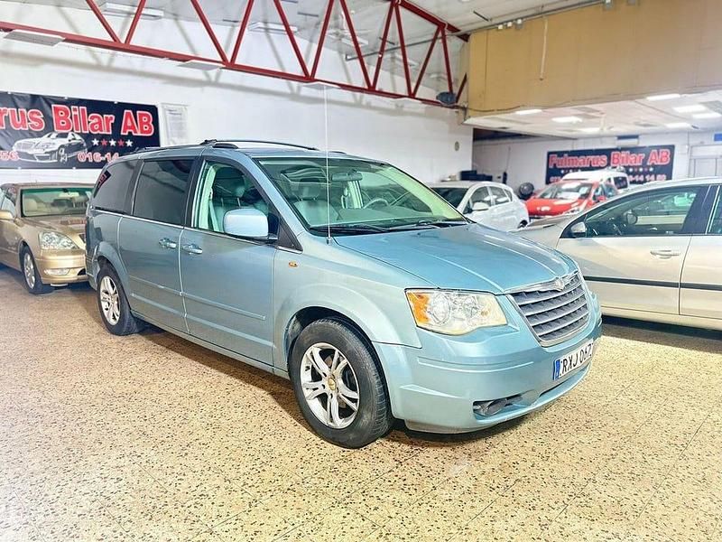 Mörkblå Begagnad 2008 Chrysler Town & Country Van | 65 900 kr (Marknadspris) - Bild 1/4