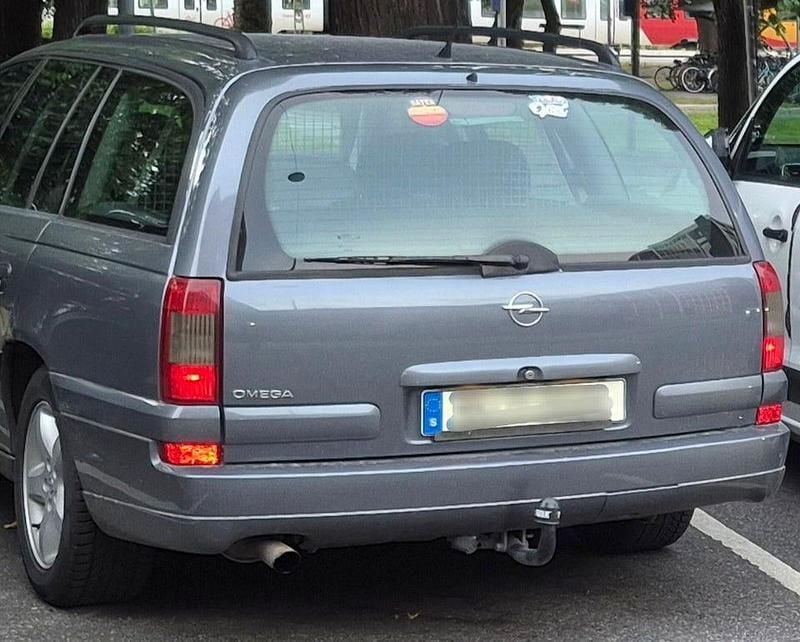 Begagnad 2003 Opel Omega Kombi | 26 000 kr - Bild 1/4