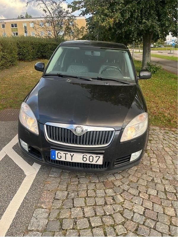 Svart Begagnad 2008 Skoda Fabia Ambiente Halvkombi | 22 500 kr (Marknadspris) - Bild 1/4