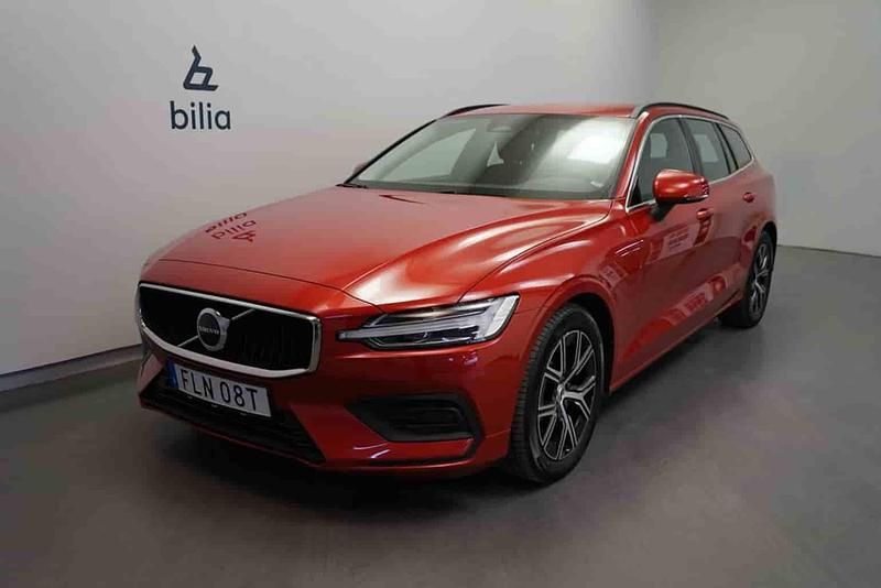 Röd Begagnad 2023 Volvo V60 Kombi | 319 500 kr (Marknadspris) - Bild 1/1