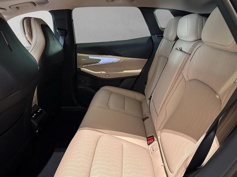 Ny Lynk & Co 08 2026 Brun SUV