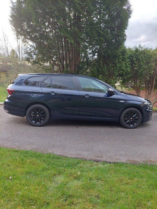 Blå Begagnad 2019 Fiat Tipo Kombi | 109 900 kr (Marknadspris) - Bild 1/4