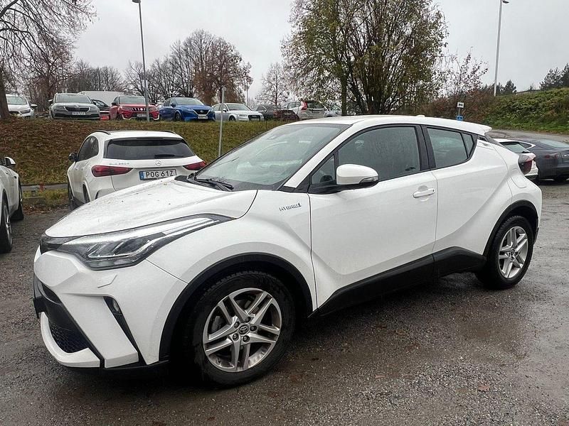 Vit Begagnad 2021 Toyota C-HR+ Active SUV | 185 400 kr - Bild 1/4