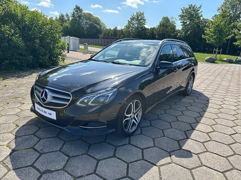 Svart Begagnad 2014 Mercedes E220 Avantgarde Kombi | 142 500 kr (Marknadspris) - Bild 1/4