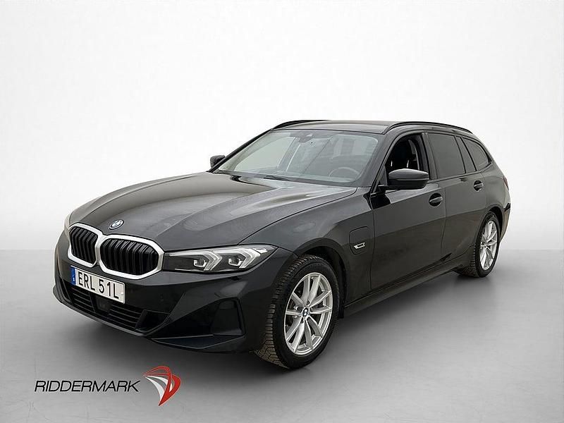 Begagnad BMW 330e Sport Line 184 HK (135 kW) 2022 Svart Kombi