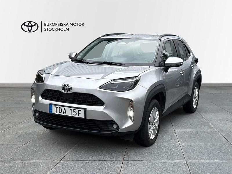 Silver Begagnad 2024 Toyota Yaris Hybrid Active SUV | 284 900 kr (Dyr) - Bild 1/4