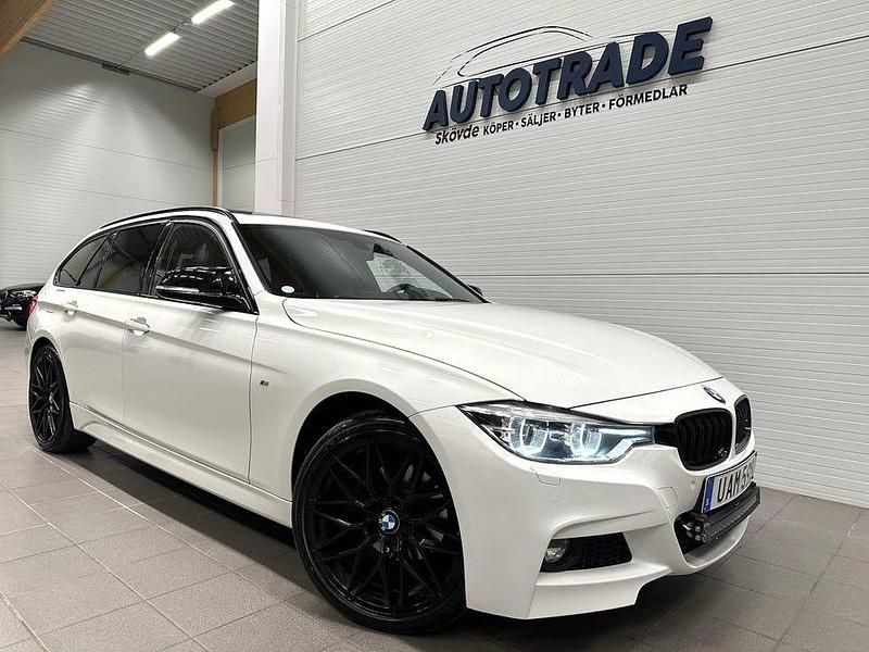 Vit Begagnad 2018 BMW 320 M Sport Kombi | 229 800 kr (Marknadspris) - Bild 1/4