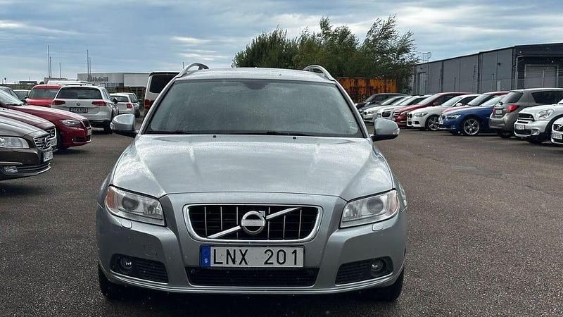 Begagnad Volvo V70 Summum 231 HK (169 kW) 2010 Silver Kombi