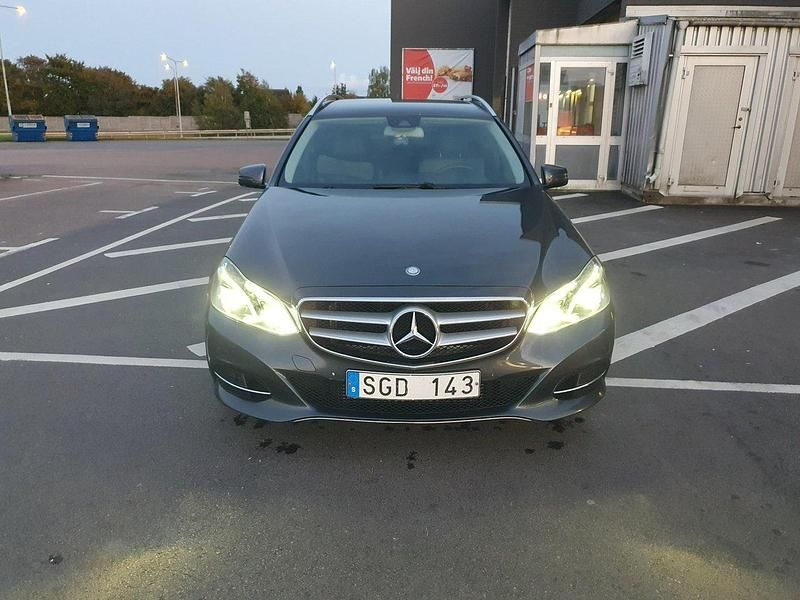 Grå Begagnad 2014 Mercedes E220 Kombi | 112 000 kr (Bra pris) - Bild 1/4