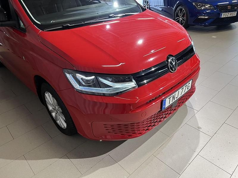 Begagnad VW Caddy 124 HK (91 kW) 2022 Röd Minibuss