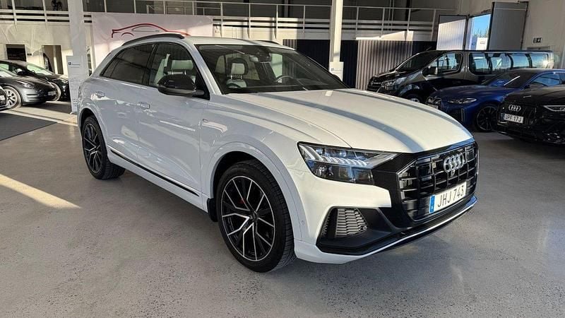 Vit Begagnad 2019 Audi Q8 S-Line SUV | 598 900 kr (Superpris) - Bild 1/4