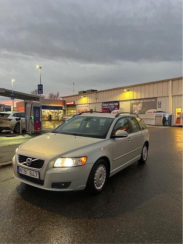 Begagnad 2011 Volvo V50 Kombi | 61 000 kr (Marknadspris) - Bild 1/4