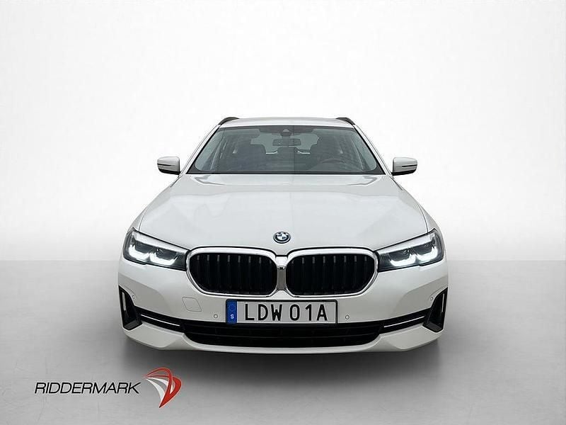 Begagnad BMW 530e 184 HK (135 kW) 2023 Vit Kombi