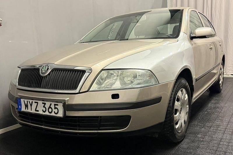 Brun Begagnad 2006 Skoda Octavia | 29 900 kr (Bra pris) - Bild 1/4