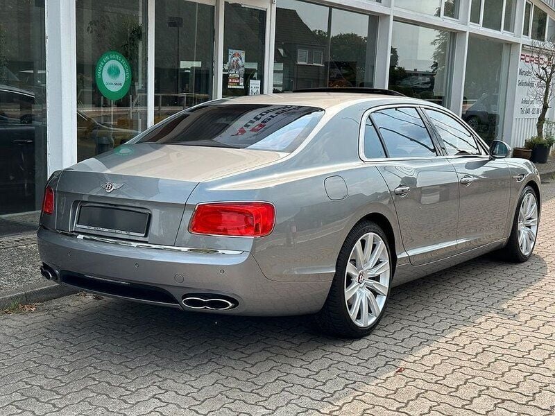 Grå Begagnad 2015 Bentley Flying Spur Mulliner Sedan | 899 000 kr - Bild 1/4