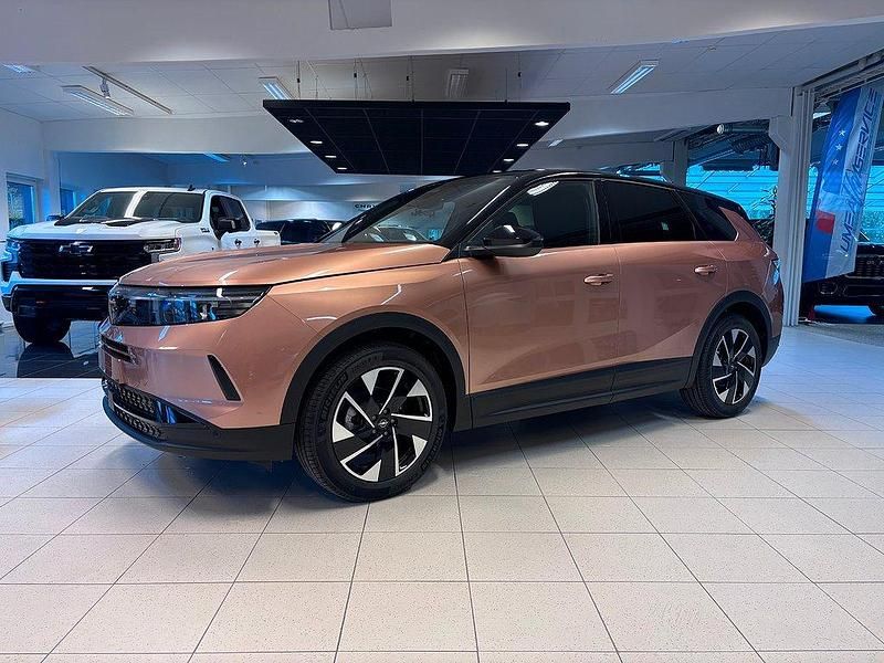 Brun Ny 2025 Opel Grandland X SUV | 457 880 kr (Marknadspris) - Bild 1/4