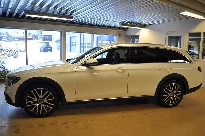 Begagnad Mercedes E220 All-Terrain Avantgarde 194 HK (142 kW) 2020 Polar white Kombi