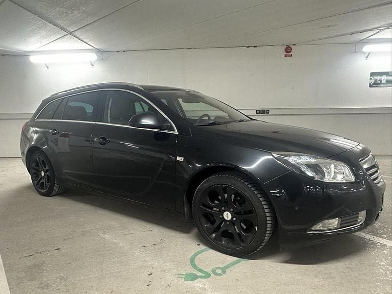 Svart Begagnad 2011 Opel Insignia Edition Kombi | 49 900 kr (Bra pris) - Bild 1/4
