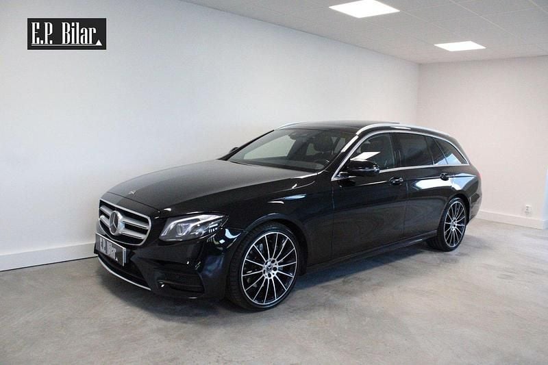 Svart Begagnad 2018 Mercedes E220 AMG Kombi | 289 800 kr (Bra pris) - Bild 1/4