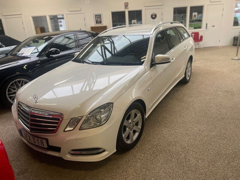 Vit Begagnad 2010 Mercedes E220 Avantgarde Kombi | 126 000 kr (Lite dyr) - Bild 1/4