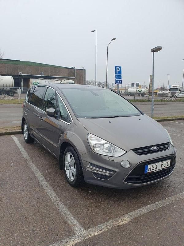 Brun Begagnad 2013 Ford S-MAX Business Edition Minibuss | 95 000 kr (Marknadspris) - Bild 1/4