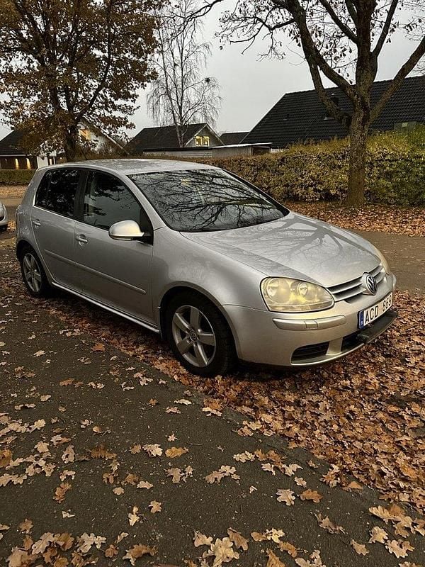 Silver Begagnad 2007 VW Golf V Sportline Halvkombi | 39 888 kr (Superpris) - Bild 1/4