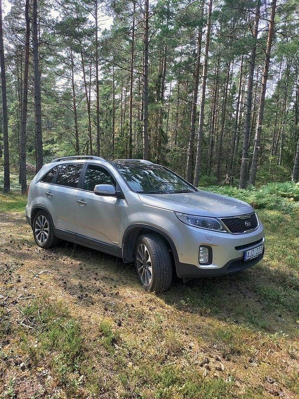 Grå Begagnad 2014 Kia Sorento SUV | 115 000 kr (Lite dyr) - Bild 1/4