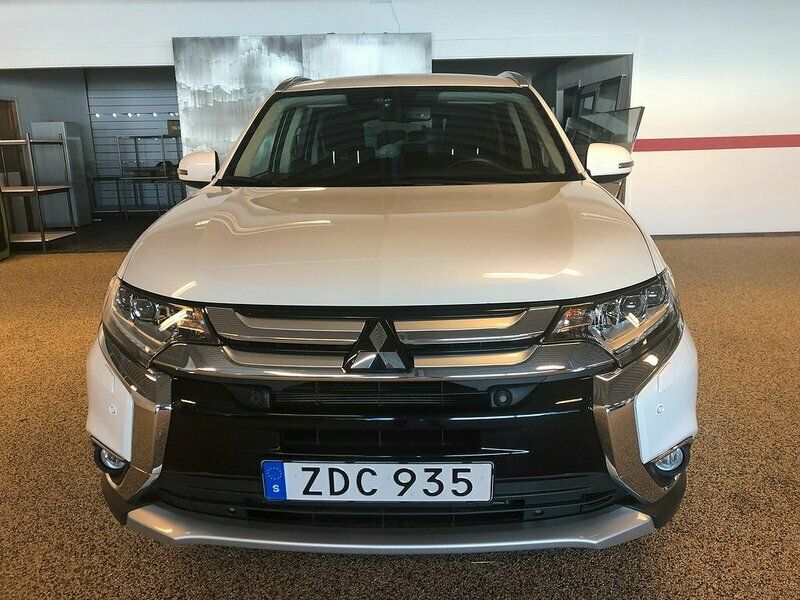 Begagnad Mitsubishi Outlander 150 HK (110 kW) 2017 Vit SUV