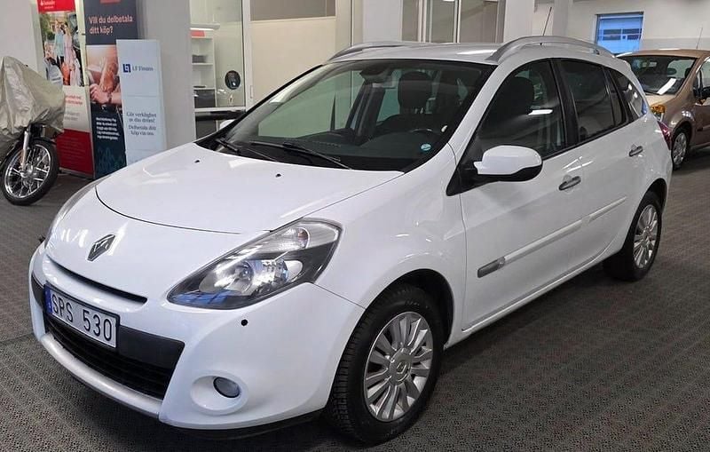 Vit Begagnad 2012 Renault Clio IV Kombi | 49 900 kr (Marknadspris) - Bild 1/4
