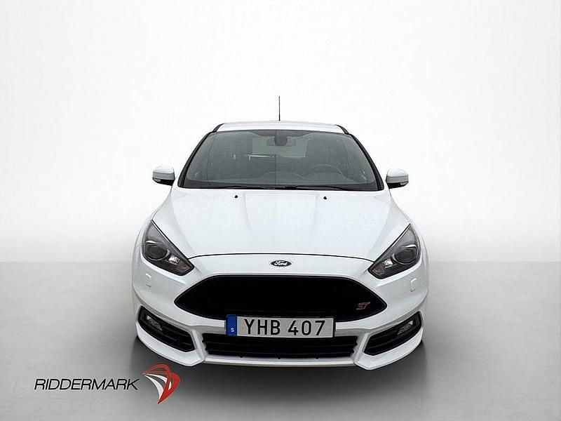 Begagnad Ford Focus ST 250 HK (183 kW) 2016 Vit Halvkombi
