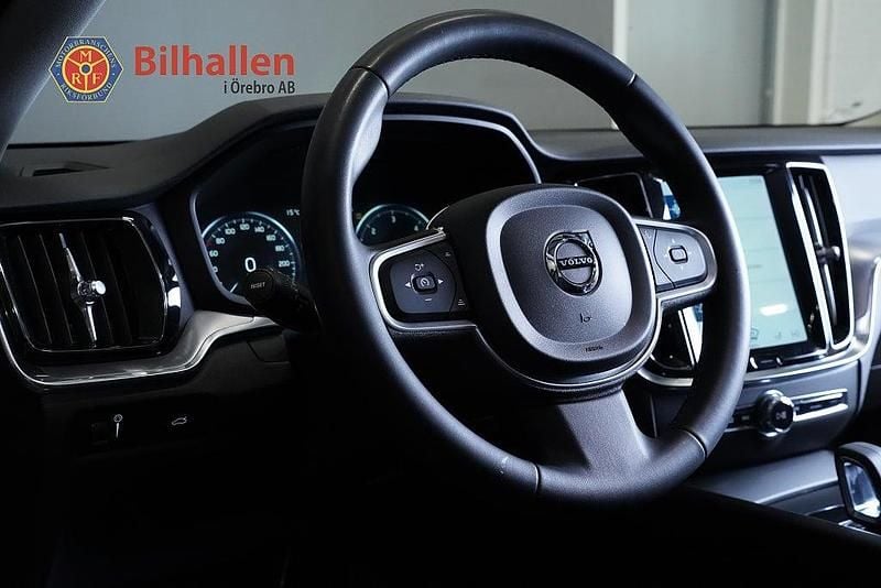 Begagnad Volvo V60 Momentum 197 HK (144 kW) 2021 Grå Kombi