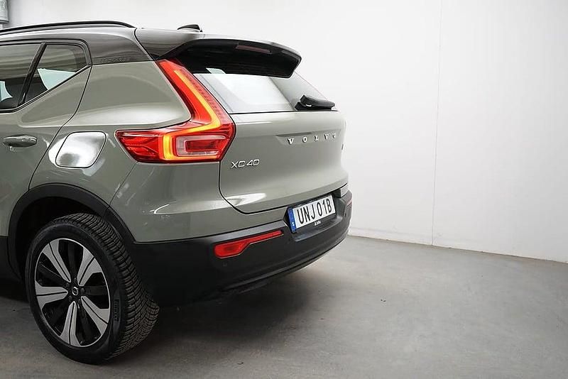 Begagnad Volvo XC40 Core 185 kW (252 HK) 2022 Grön SUV