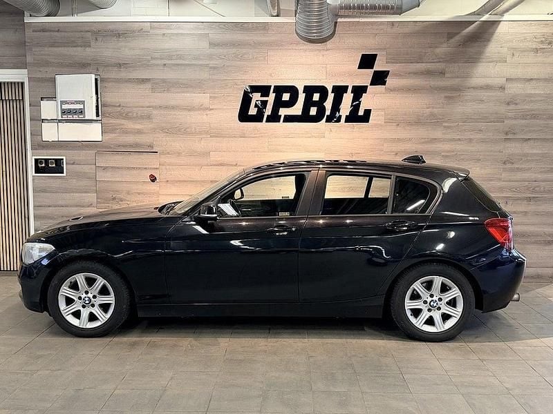 Begagnad BMW 116 136 HK (100 kW) 2013 Svart Halvkombi