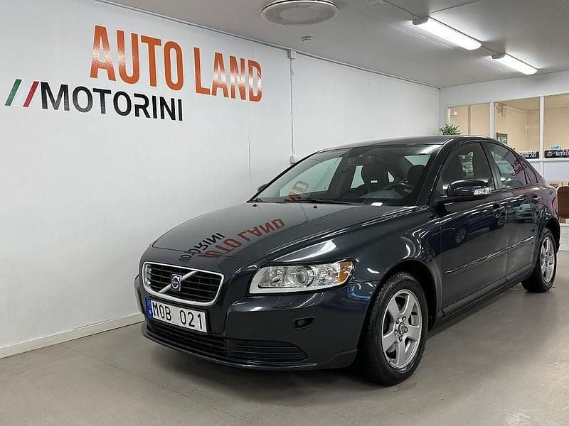 Grå Begagnad 2008 Volvo S40 Sedan | 44 900 kr (Marknadspris) - Bild 1/4