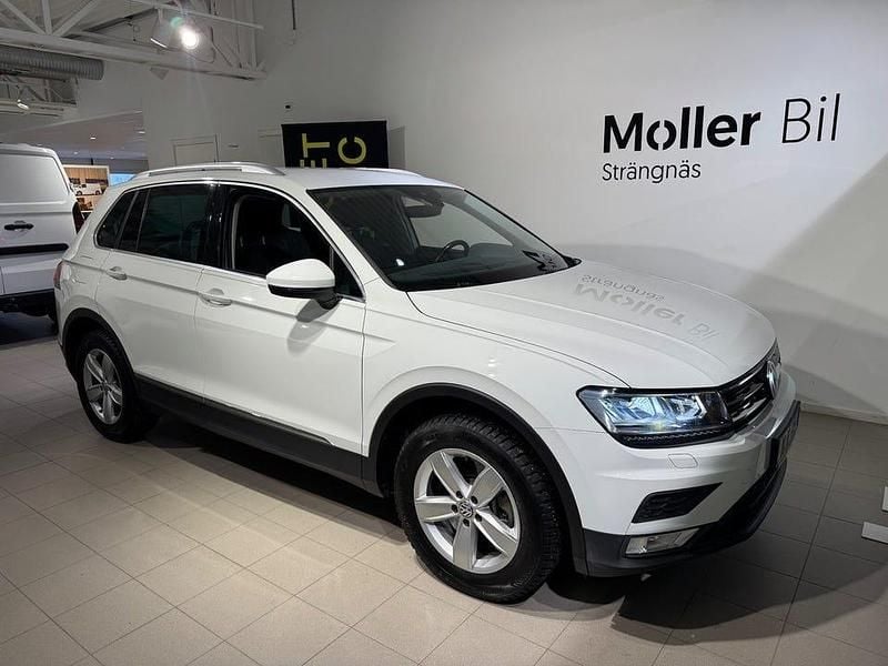 Vit Begagnad 2016 VW Tiguan SUV | 184 900 kr (Marknadspris) - Bild 1/4
