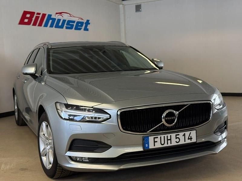Begagnad Volvo V90 Momentum 190 HK (139 kW) 2017 Silver Kombi