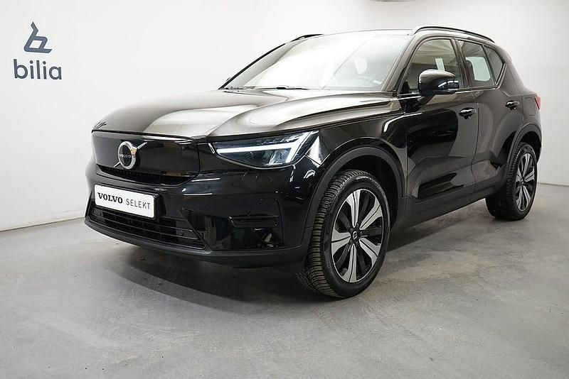 Begagnad Volvo XC40 Core 154 kW (210 HK) 2022 Svart SUV
